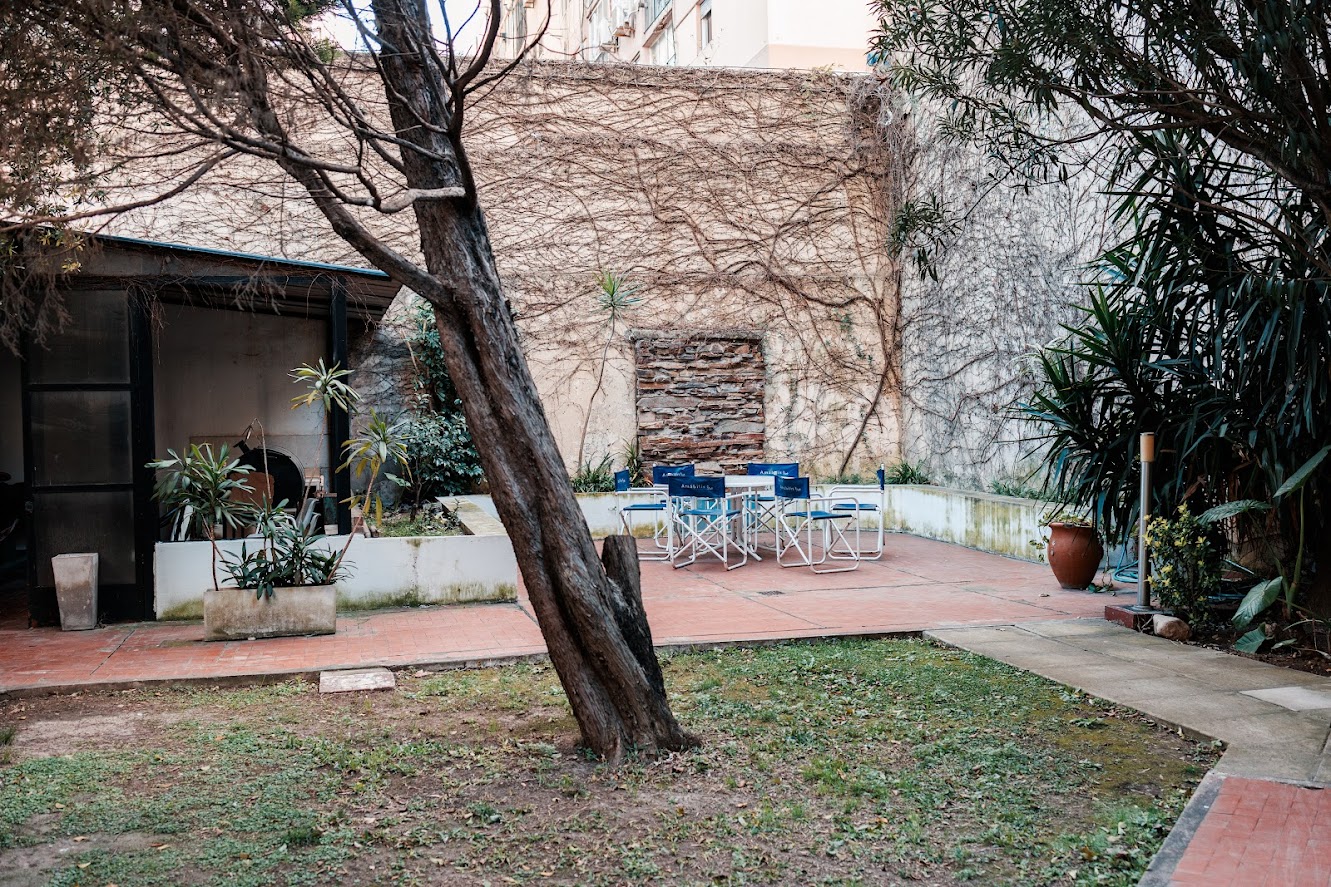 Jardín con galería y espacios verdes en Amábilis